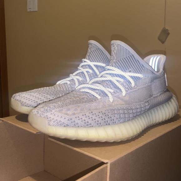 Yeezy Boost 350 - Picture 2 of 9